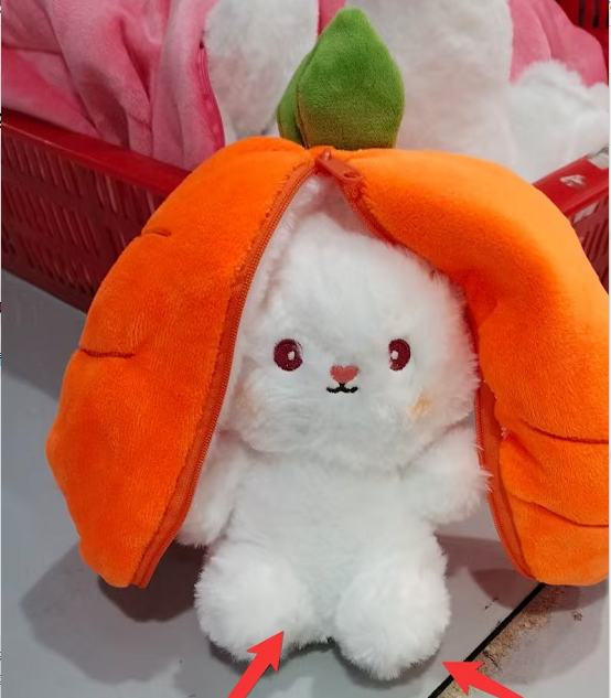 Wanghong Cute se transforma en un muñeco de peluche de conejo de fresa